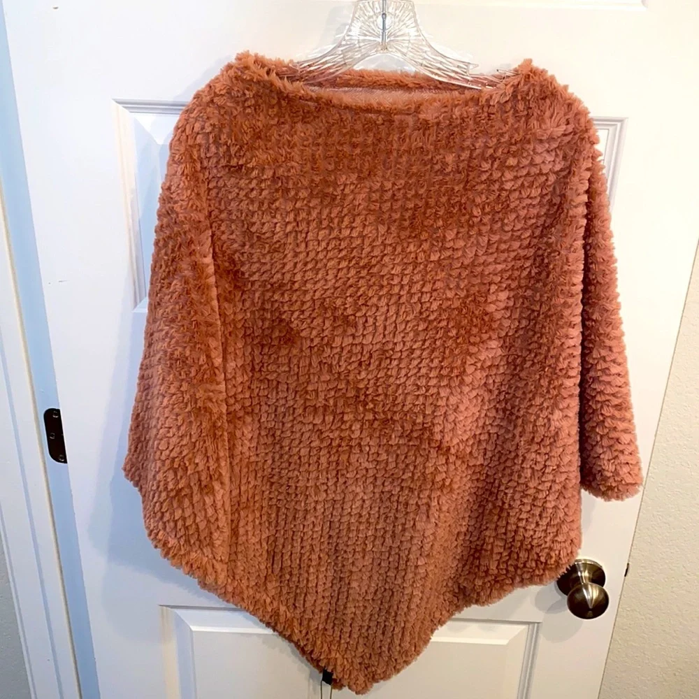 Nwt Justin & Taylor One Size Bougie Poncho Cardigan Rose Plush Ultra Soft - Picture 2 of 8